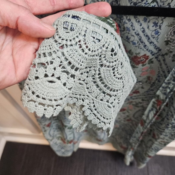 Mason and Belle Crochet Trim Open Front Woven Top - Picture 2 of 3